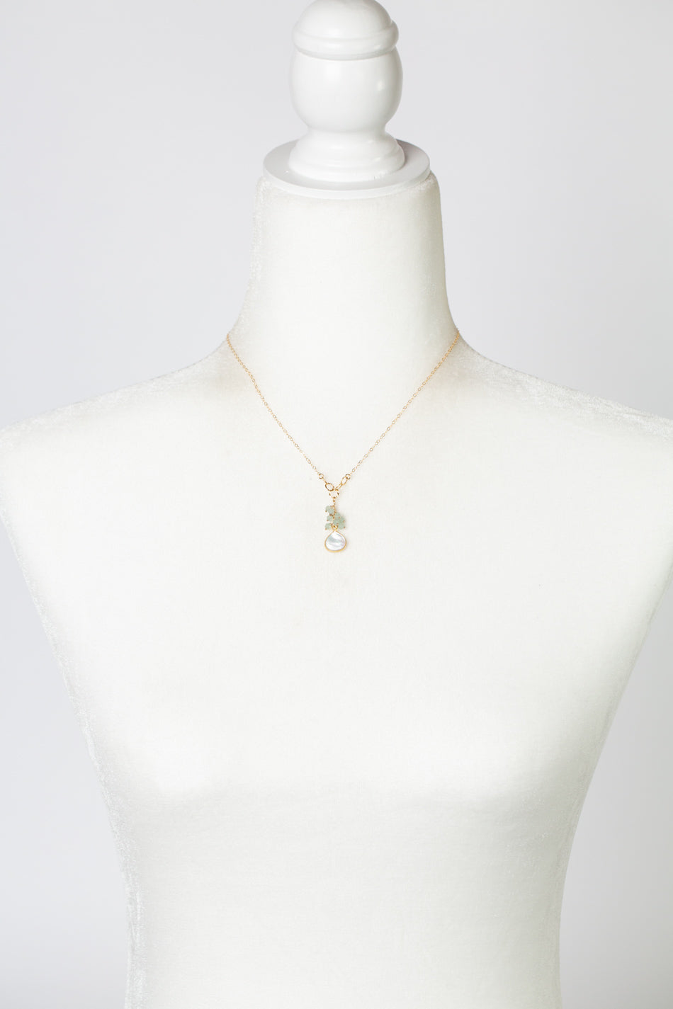 Limited Edition 15.25-17.25" Faceted Chalcedony With Mother Of Pearl Smooth Teardrop Bezel Simple Necklace